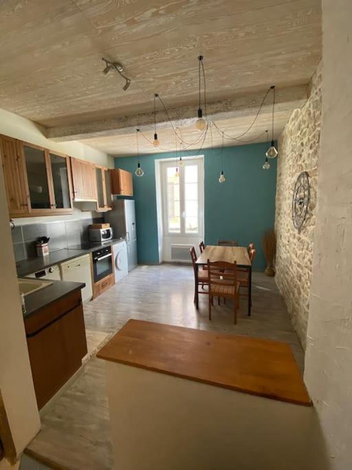 Maison De Ville Atypique Orange  Extérieur photo